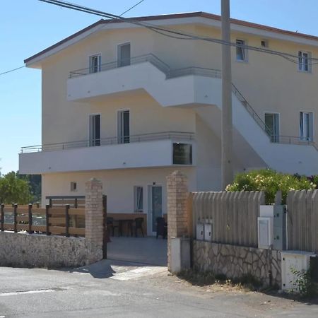 Villa Uria Monolocali Con E Senza Angolo Cottura Искителла Экстерьер фото